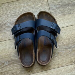 Birkenstocks women’s navy soft footbed